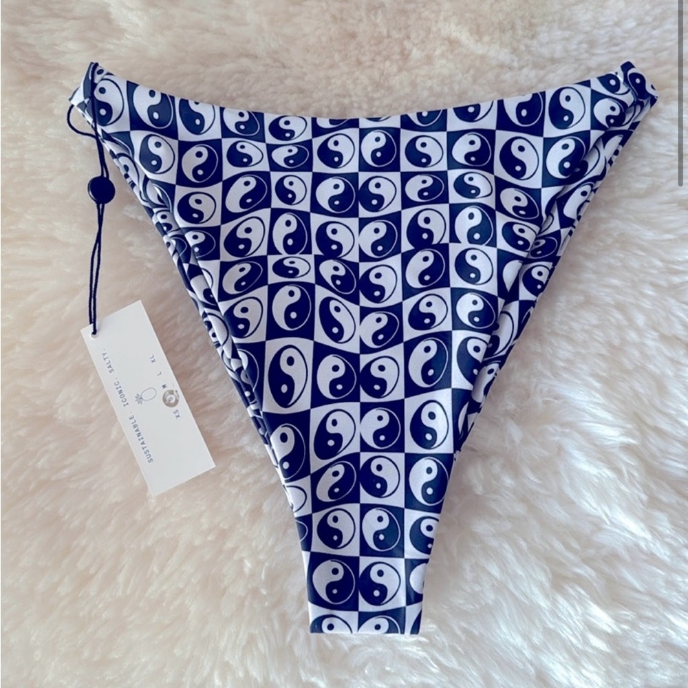 Skatie Small Salty Blonde Yin Yang Barbados Bottoms